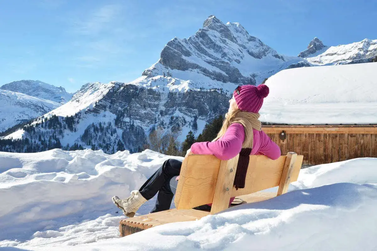 Ama o frio? Oferecemos pacotes completos para estações de esqui renomadas como Club Med, 
				Valle Nevado e Bariloche. Se é a primeira vez na neve ou se você é um aventureiro experiente, 
				montamos um roteiro perfeito para a sua experiência.